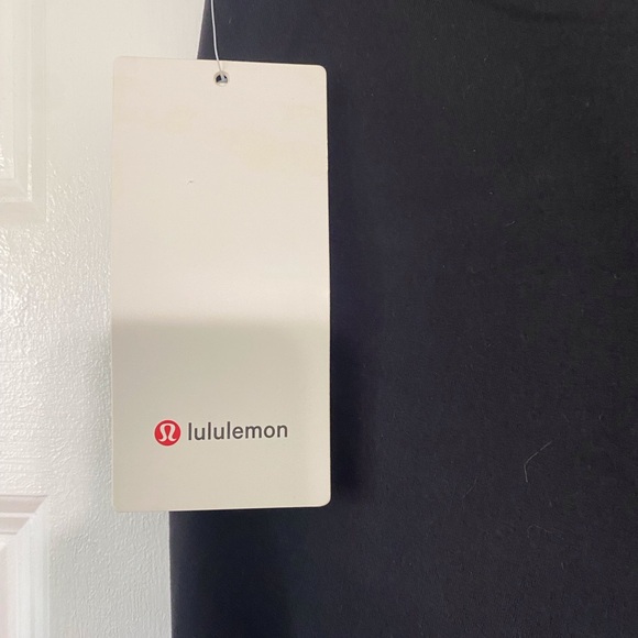 Lululemon black cropped leggings size 8 - Picture 5 of 5